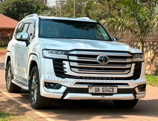 Toyota Land Cruiser 2024 White