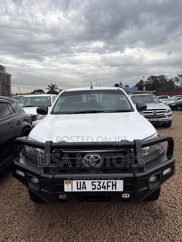 Toyota Hilux Revo Double Cab Deisel 2.8 RWD 2017 White