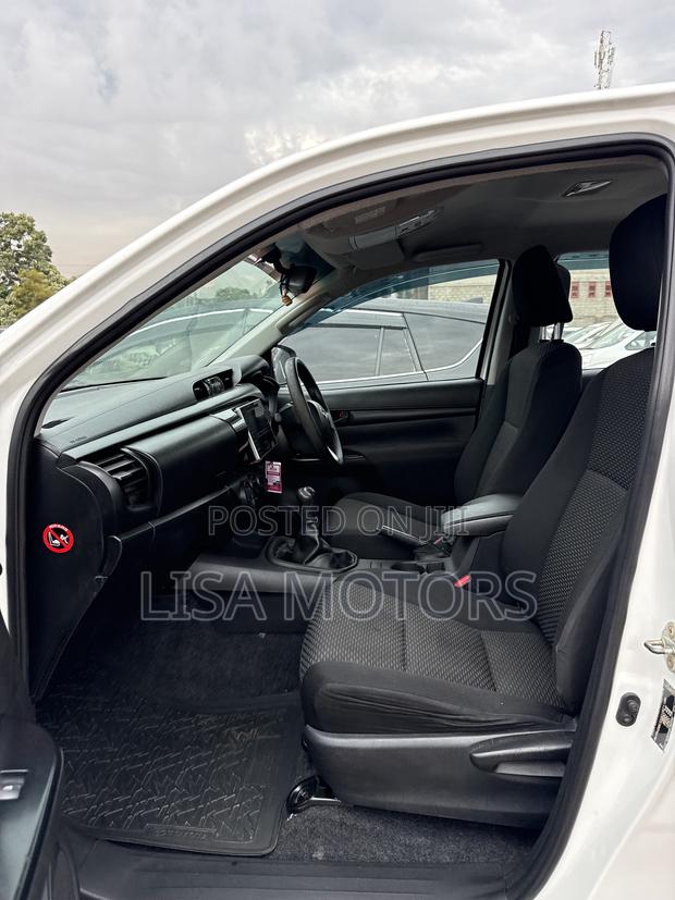 Toyota Hilux Revo Double Cab Deisel 2.8 RWD 2017 White