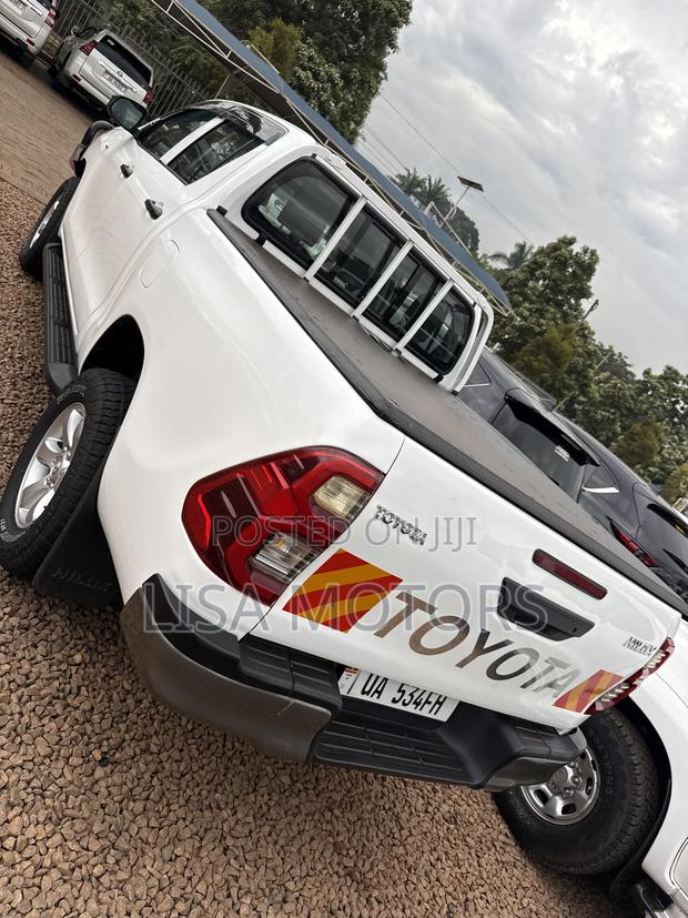 Toyota Hilux Revo Double Cab Deisel 2.8 RWD 2017 White
