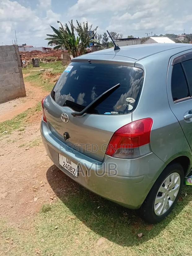 Toyota Vitz 1.0 FWD 3dr 2009 Gray