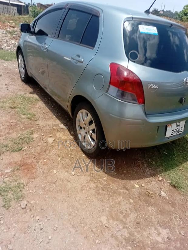 Toyota Vitz 1.0 FWD 3dr 2009 Gray