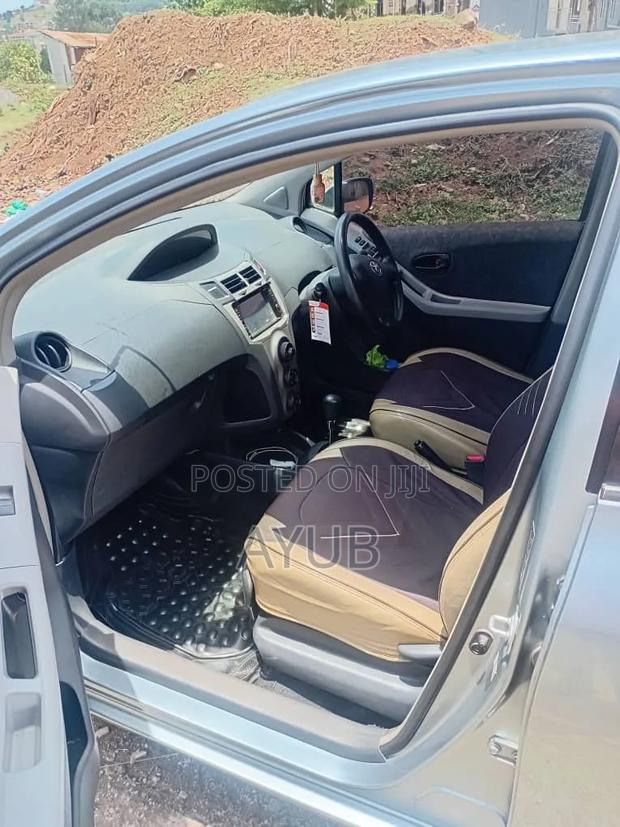 Toyota Vitz 1.0 FWD 3dr 2009 Gray