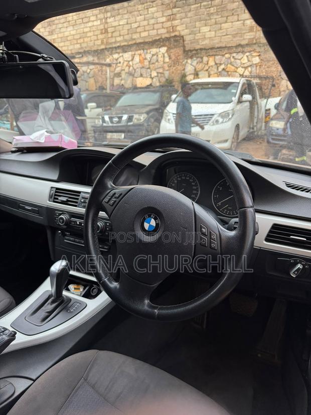 BMW 3 Series 320i RWD 2010 Black