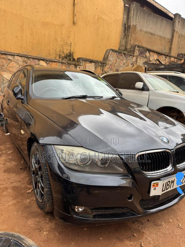 BMW 3 Series 320i RWD 2010 Black