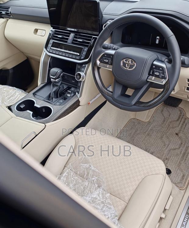 Toyota Land Cruiser LC300 2025 Black