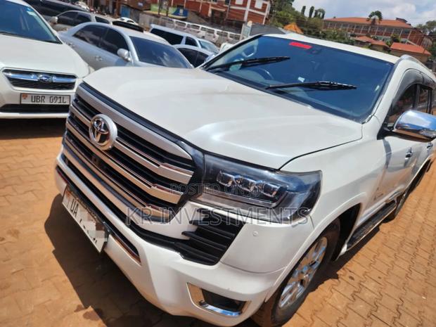 Toyota Land Cruiser Prado 2015 White