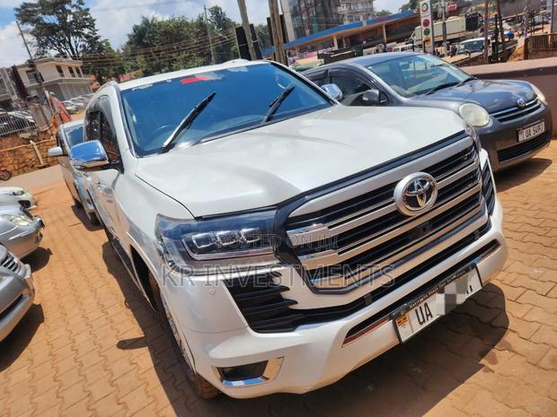 Toyota Land Cruiser Prado 2015 White