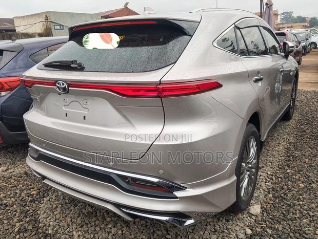 Toyota Harrier 2.0 4WD 2020 Gold