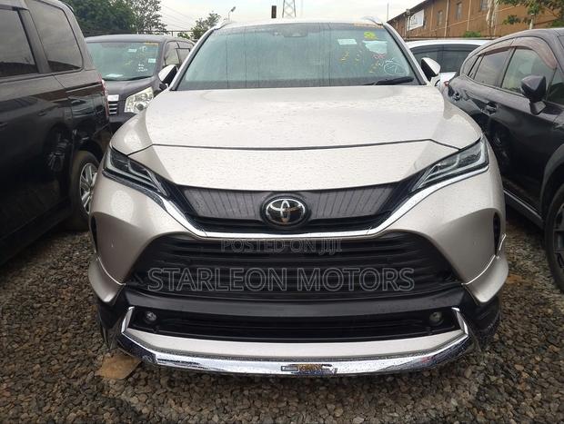 Toyota Harrier 2.0 4WD 2020 Gold