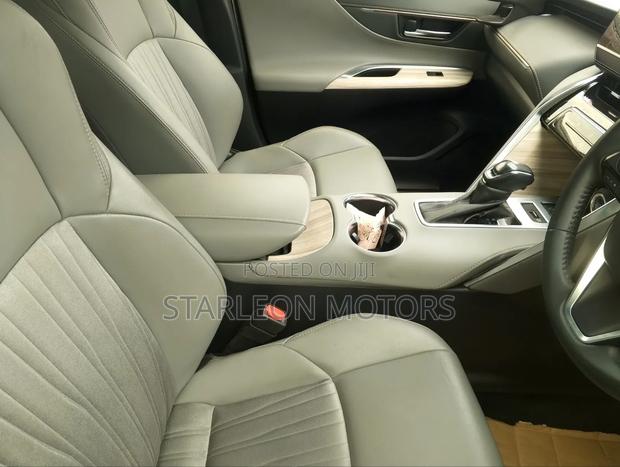 Toyota Harrier 2.0 4WD 2020 Gold