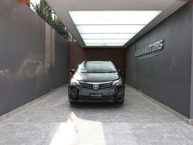 Toyota Avensis 2012 Black