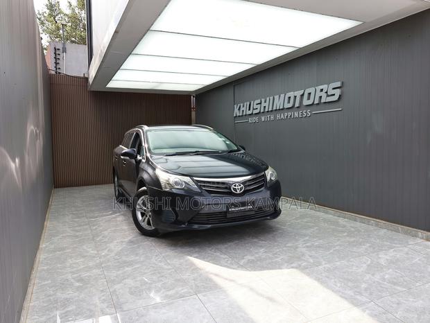Toyota Avensis 2012 Black