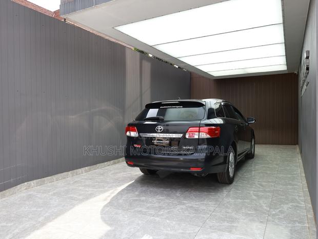 Toyota Avensis 2012 Black