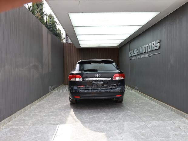 Toyota Avensis 2012 Black