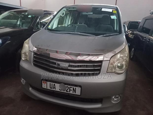 Toyota Noah 2012 Silver