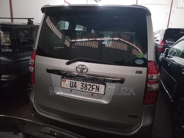 Toyota Noah 2012 Silver