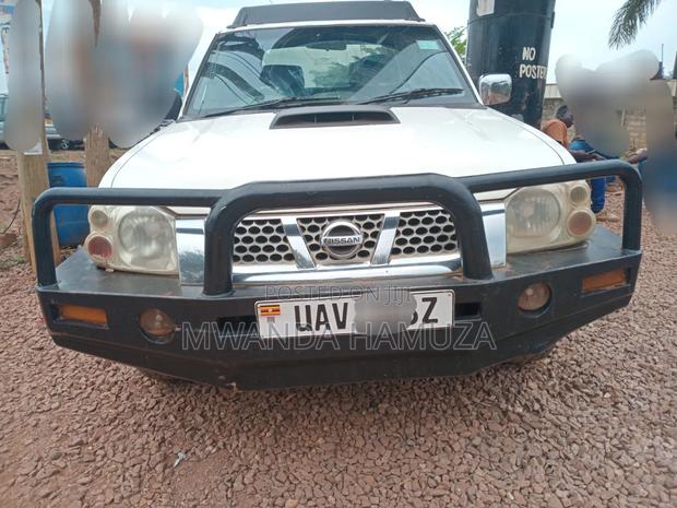 Nissan Hardbody 2012 White