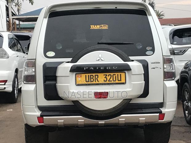Mitsubishi Pajero 2009 White