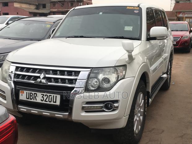 Mitsubishi Pajero 2009 White
