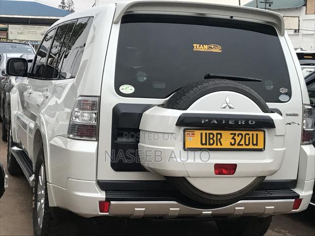 Mitsubishi Pajero 2009 White