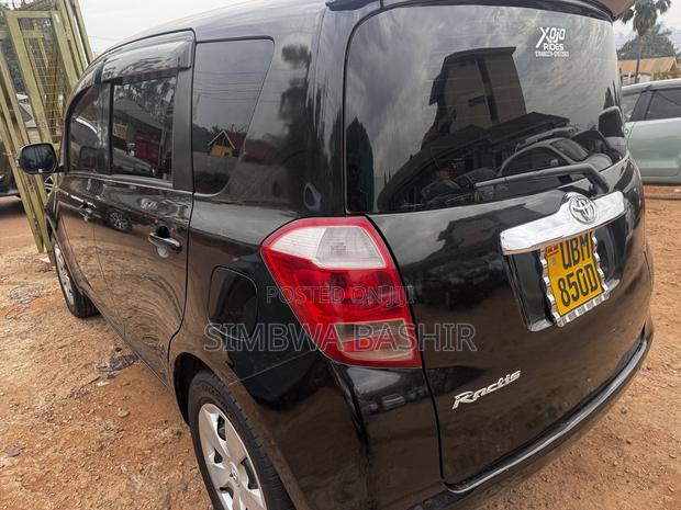 Toyota Ractis 2009 Black
