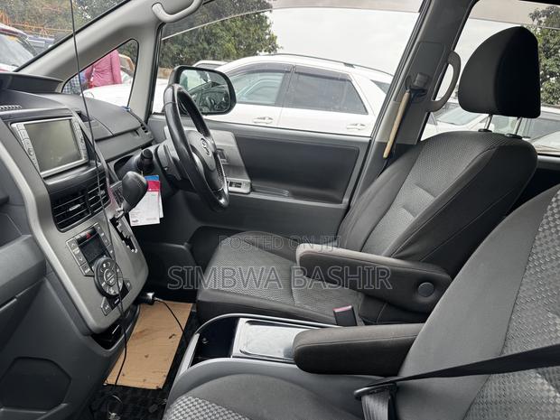 Toyota Noah 2009 Gray