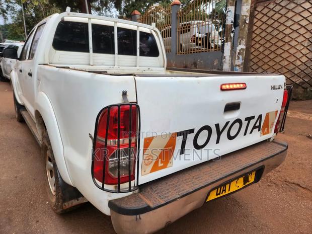 Nissan Pick-Up 2013 White