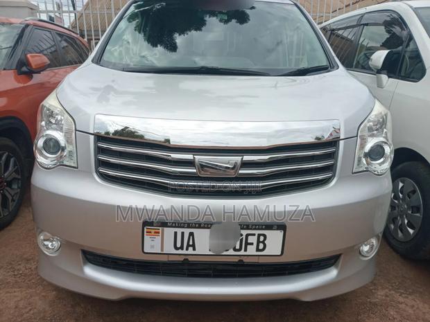 Toyota Noah 2013 Silver