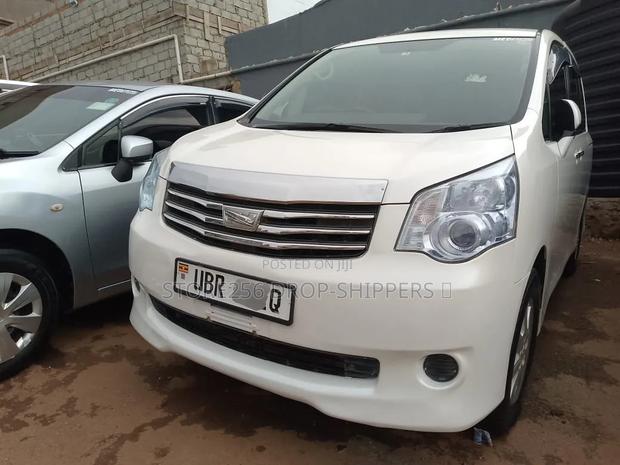 Toyota Noah 2.0 FWD (7 Seater) 2014 White
