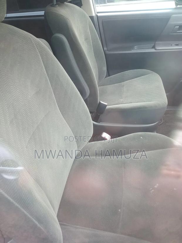 Toyota Noah 2011 Silver