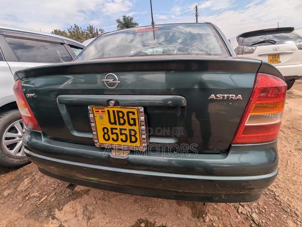 Opel Astra 2004 Green