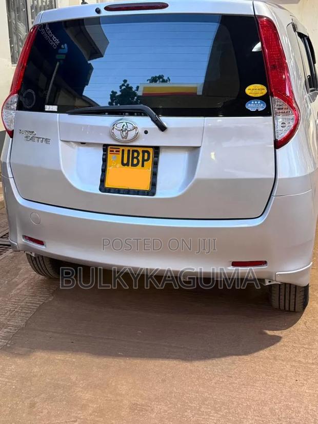 Toyota Passo Sette 2010 Silver
