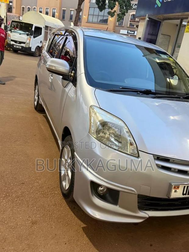 Toyota Passo Sette 2010 Silver