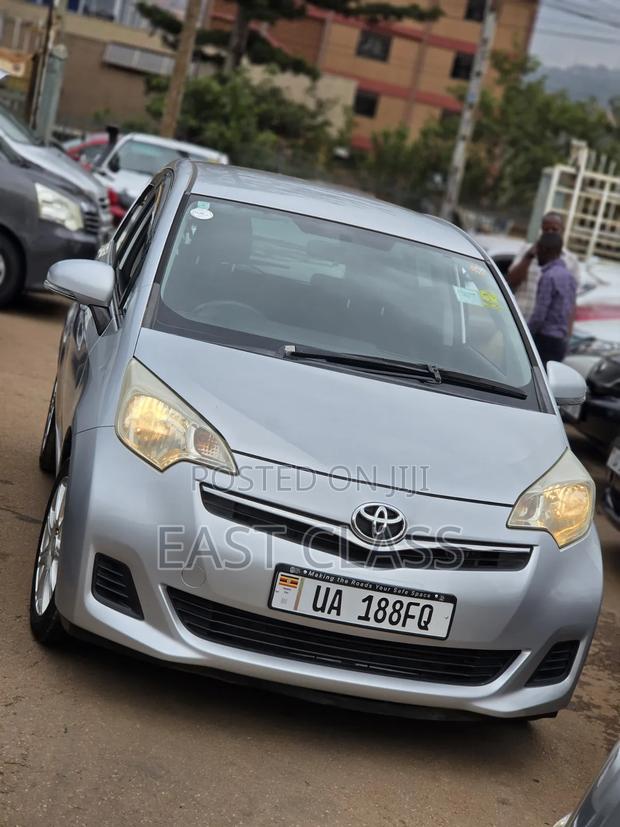 Toyota Ractis 2012 Silver