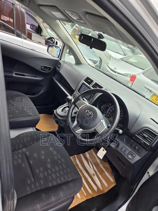 Toyota Ractis 2012 Silver