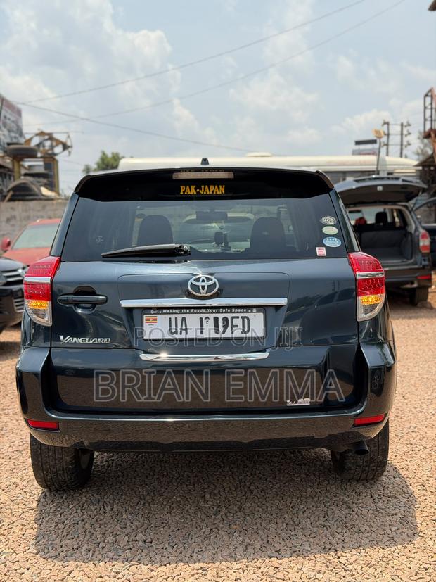 Toyota Vanguard 2011 Black