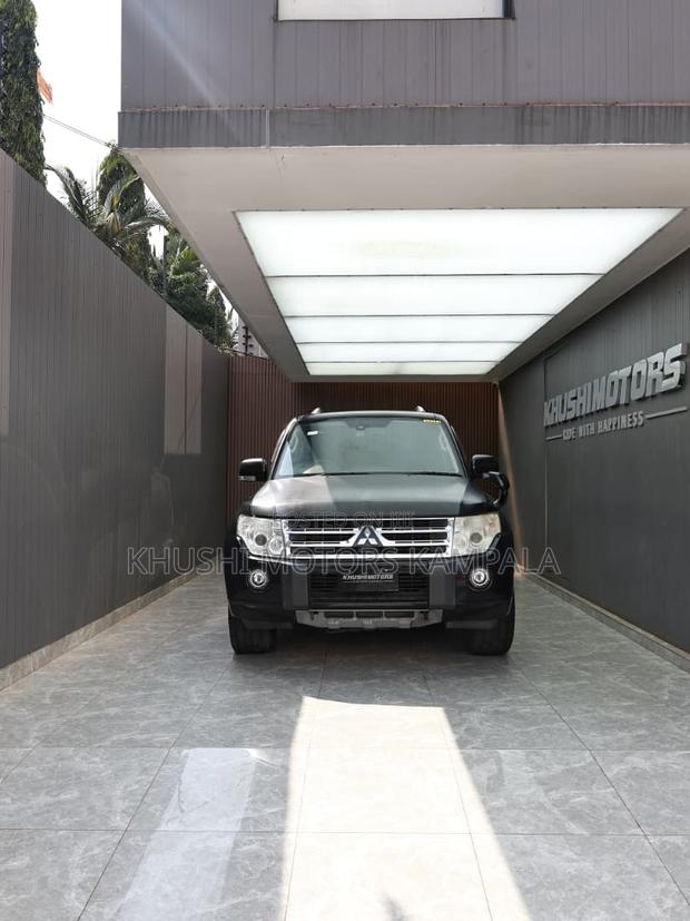 Mitsubishi Pajero 2012 Black