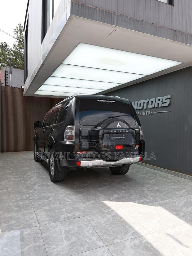 Mitsubishi Pajero 2012 Black