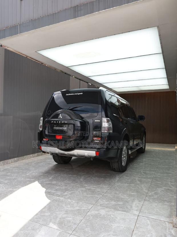 Mitsubishi Pajero 2012 Black