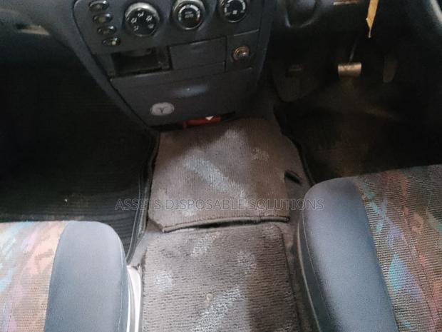 Toyota Noah 2001 Blue