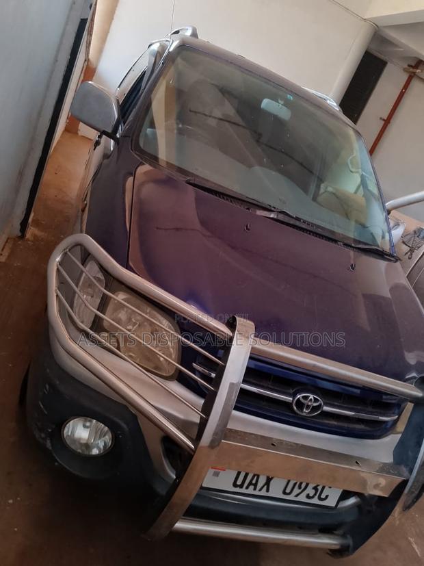 Toyota Noah 2001 Blue