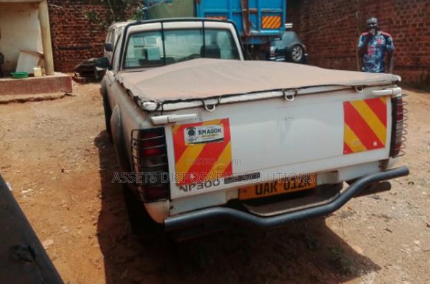 Nissan Pick-Up 2012 White