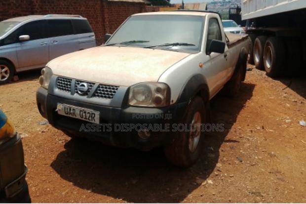 Nissan Pick-Up 2012 White