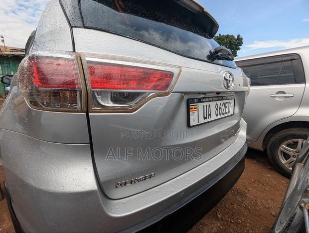 Toyota Kluger 2014 Silver