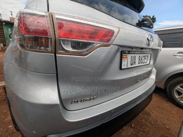 Toyota Kluger 2014 Silver