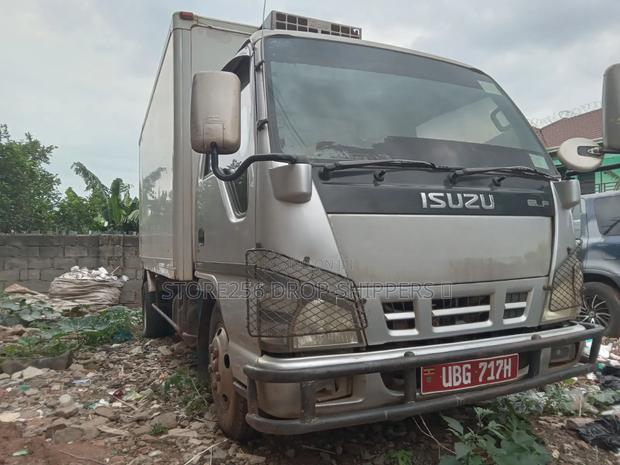 Isuzu ELF Truck 1997 Silver