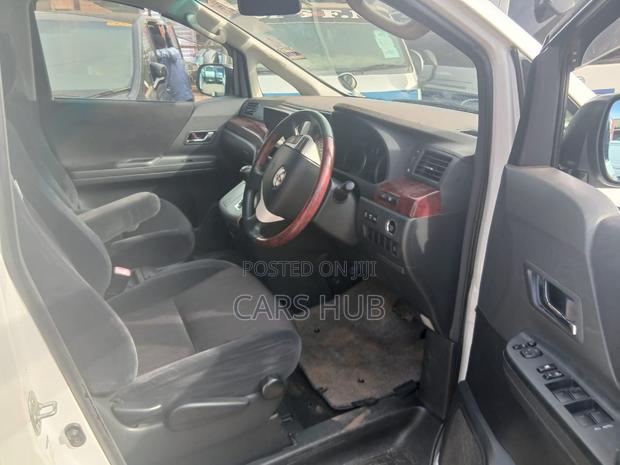 Toyota Vellfire V 2.4 FWD 7-Seater 2009 White