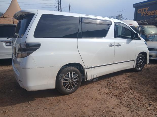 Toyota Vellfire V 2.4 FWD 7-Seater 2009 White