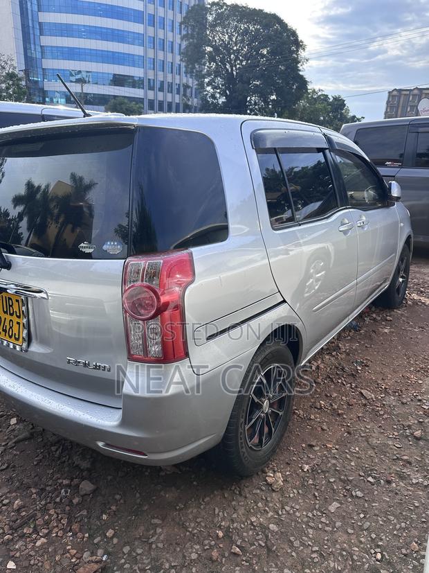 Toyota Raum 2009 Gray